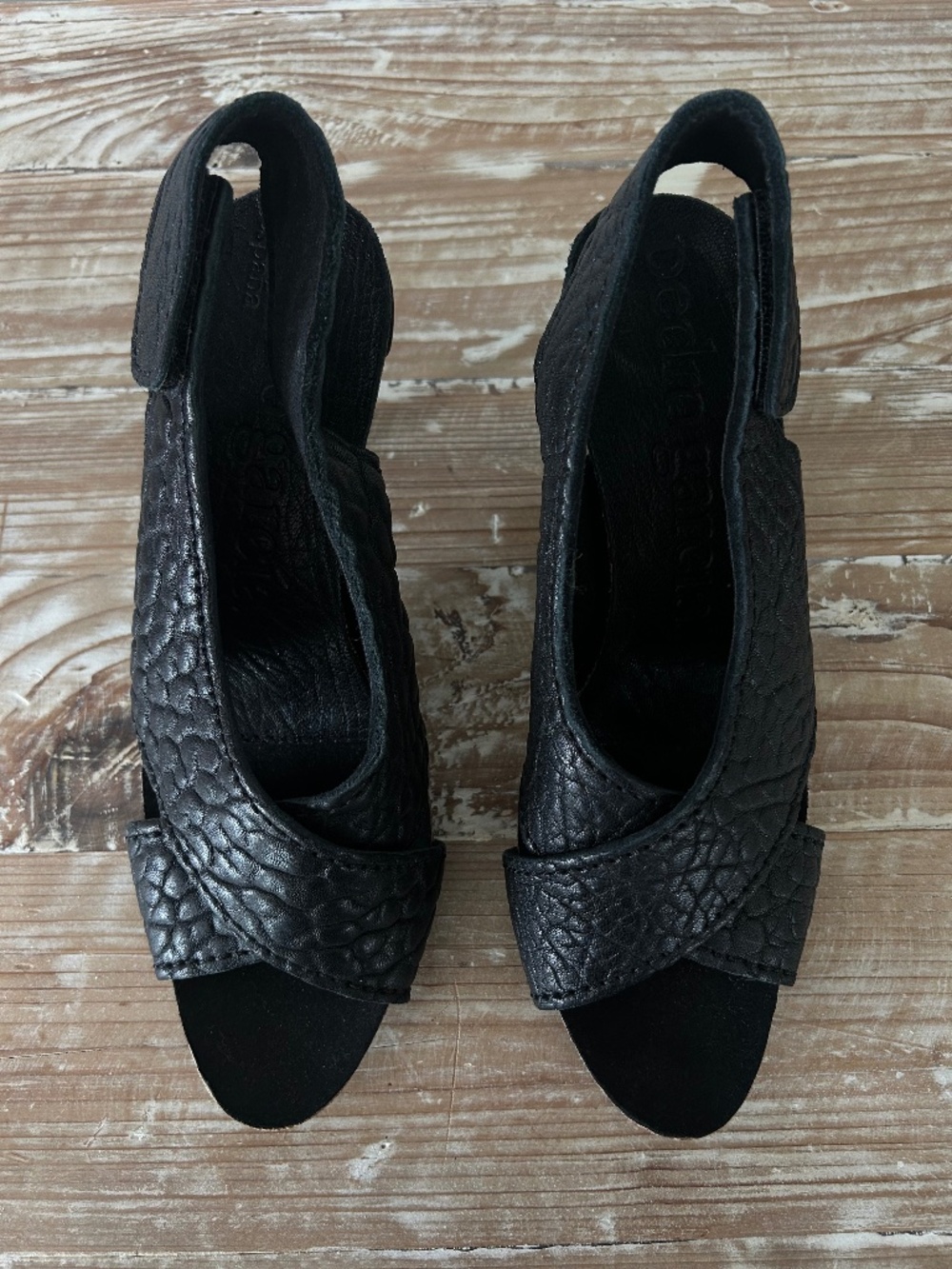 NWOB Pedro Garcia Maggie Pebbled Leather Peep Toe Slingback Heels Sz 39 1/2